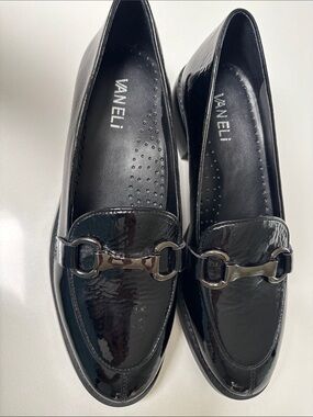 VANELi black patent leather loafers
Size 7.5 Narrow